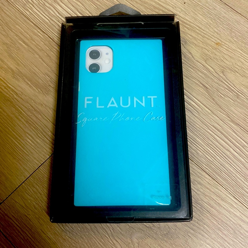 NIB Flaunt square phone case IPhone11